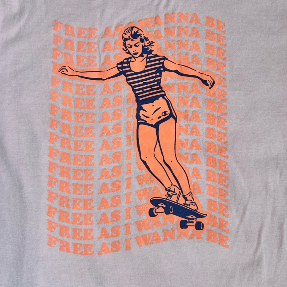 Champion Women’s Large Peach T-shirt With “Free as I Wanna Be” Skater - Picture 2 of 6